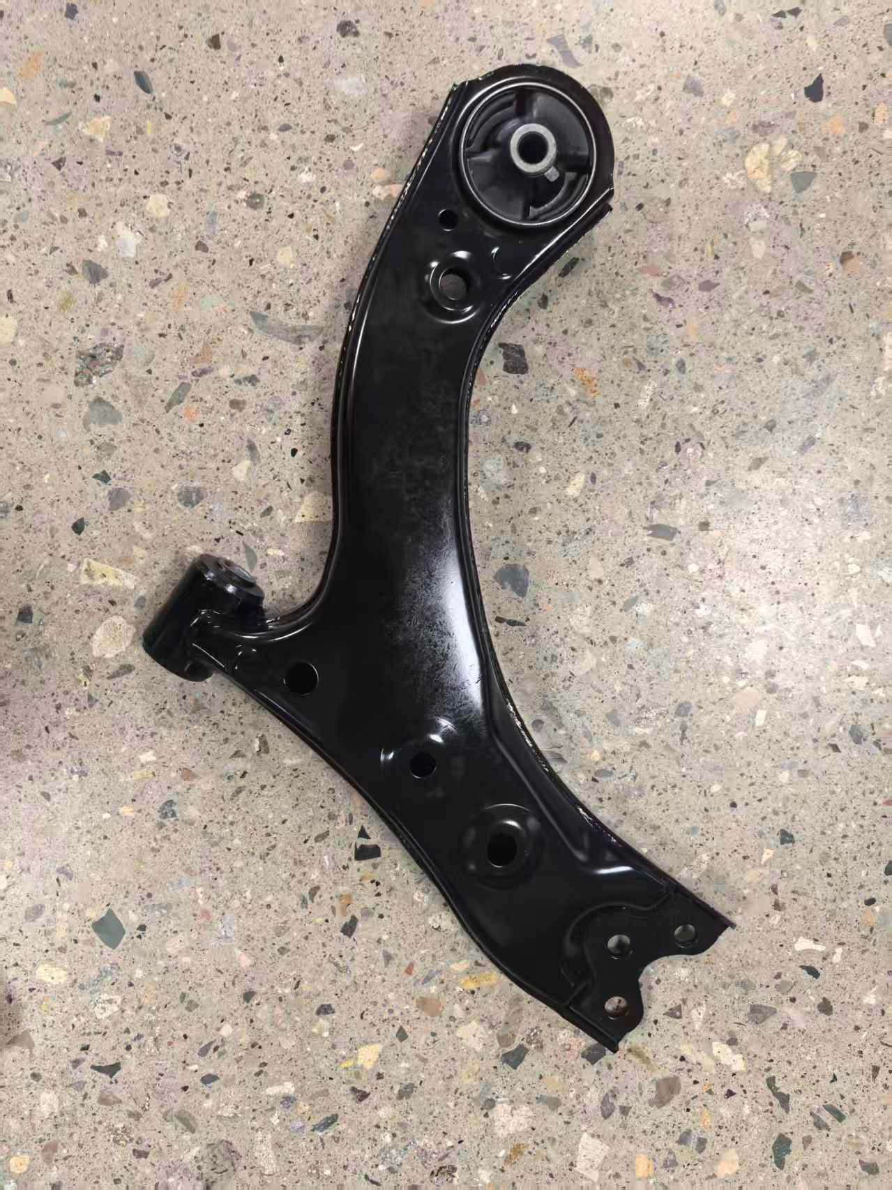Lower right control arm 48068-03010 for Toyota